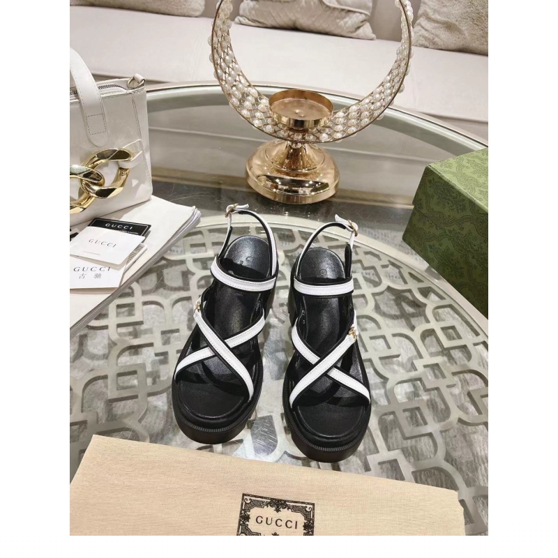 G*u*i sandals